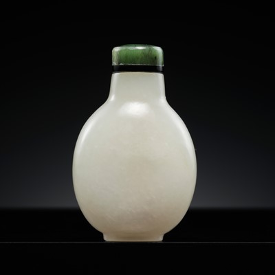 Lot 191 - A WHITE JADE SNUFF BOTTLE, 1750-1860