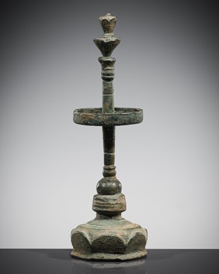 Lot 411 - A BRONZE OIL LAMP, ANGKOR PERIOD, 12TH-13TH CENTURY