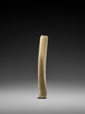 Lot 283 - RYUSAI: A STAG ANTLER KISERUZUTSU WITH BUDDHIST IMAGERY