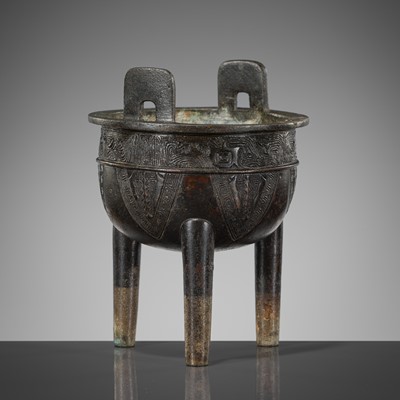 Lot 391 - AN ARCHAISTIC BRONZE TRIPOD CENSER, DING, 17TH CENTURY