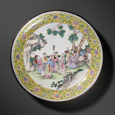 Lot 83 - A LARGE CANTON ENAMEL ‘SCHOLARS’ DISH, QIANLONG PERIOD