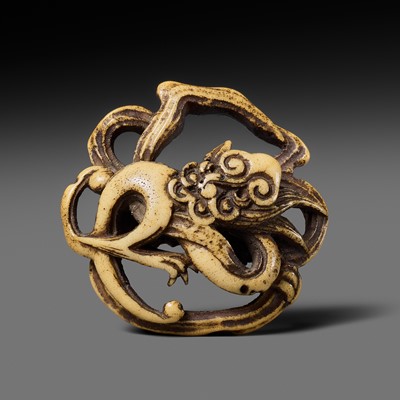 Lot 328 - A FINE ANTLER RYUSA MANJU NETSUKE OF A MUSHROOM-HEADED RAIN DRAGON, ATTRIBUTED TO RENSAI