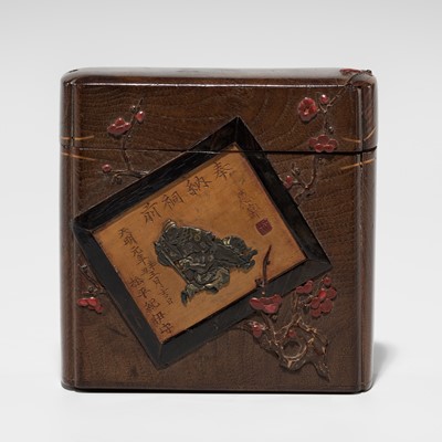 Lot 394 - A FINE INLAID WOOD BOX DEPICTING AN EMA (PLAQUE FOR SHRINE), AFTER A DESIGN BY MARUYAMA OKYO (1733-1795)