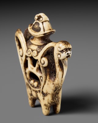 Lot 323 - A SUPERB ANTLER NETSUKE OF A ZOOMORPHIC EWER, ATTRIBUTED TO HOSHUNSAI MASAYUKI