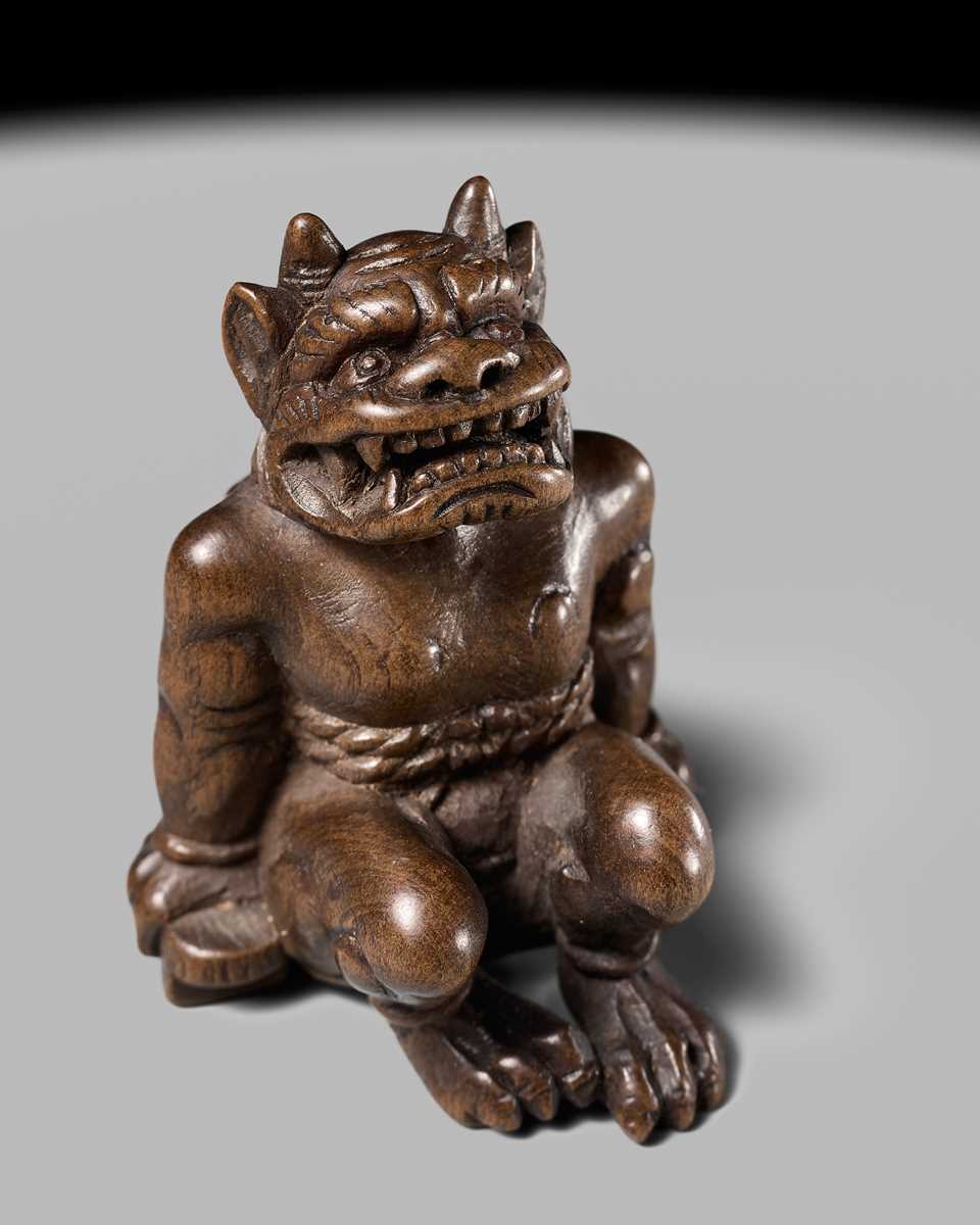 Lot 211 - A RARE WOOD NETSUKE OF A RESTRAINED RAIJIN, CIRCLE OF YORITAKE