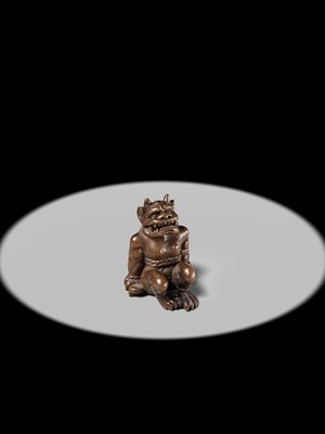 Lot 211 - A RARE WOOD NETSUKE OF A RESTRAINED RAIJIN, CIRCLE OF YORITAKE