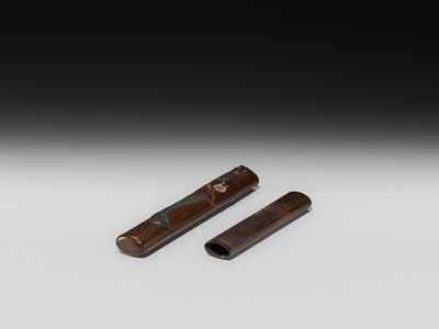 IKEDA TAISHIN AND OONISHI YUSAI: A FINE INLAID AND LACQUERED WOOD KISERUZUTSU (PIPE CASE)