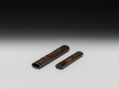IKEDA TAISHIN AND OONISHI YUSAI: A FINE INLAID AND LACQUERED WOOD KISERUZUTSU (PIPE CASE)