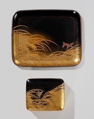 Lot 333 - ZOHIKO: A BLACK AND GOLD LACQUER ‘MIZUHO’ BOX AND COVER WITH EN SUITE TRAY