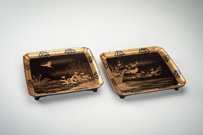 Lot 142 - ZOHIKO: A PAIR OF GOLD LACQUER TRAYS WITH BIRDS