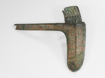 Lot 360 - AN OPENWORK CEREMONIAL HALBERD BLADE, BRONZE, MID-EASTERN ZHOU DYNASTY