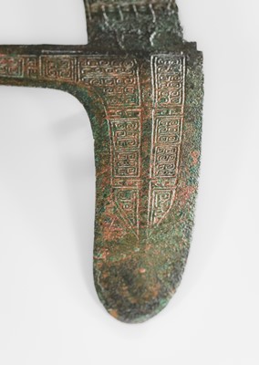 Lot 360 - AN OPENWORK CEREMONIAL HALBERD BLADE, BRONZE, MID-EASTERN ZHOU DYNASTY