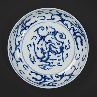 Lot 579 - A BLUE AND WHITE ‘KUILONG’ DISH, 18TH CENTURY