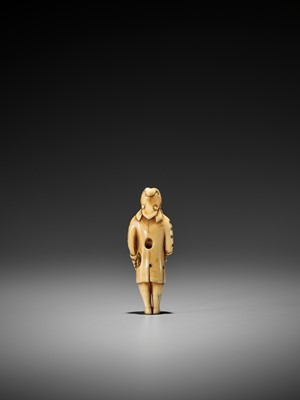 Lot 33 - A RARE IVORY NETSUKE OF A DUTCH CHILD PLAYING THE DRUM