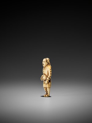 Lot 33 - A RARE IVORY NETSUKE OF A DUTCH CHILD PLAYING THE DRUM