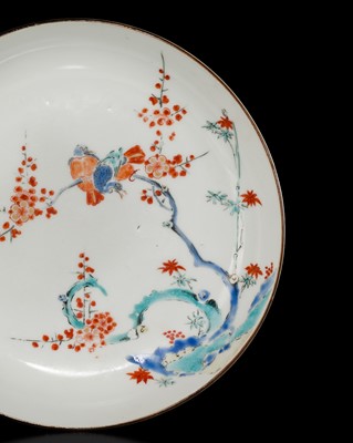 Lot 181 - A FINE KAKIEMON ‘DOVES, PRUNUS, AND BAMBOO’ PORCELAIN DISH