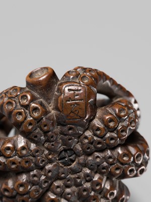 Lot 170 - MASATOMO: A GOOD WOOD NETSUKE OF AN OCTOPUS