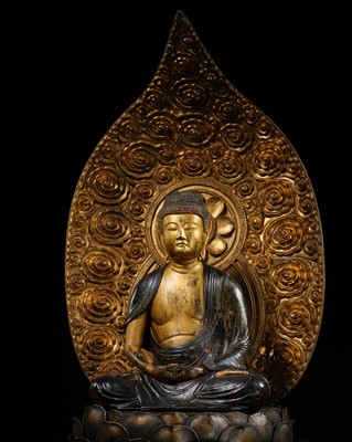 Lot 163 - A VERY LARGE AND IMPRESSIVE GILT-LACQUERED WOOD FIGURE OF AMIDA NYORAI, 18TH CENTURY