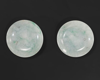 Lot 476 - A PAIR OF PALE LAVENDER AND APPLE-GREEN JADEITE DISHES, LATE QING DYNASTY