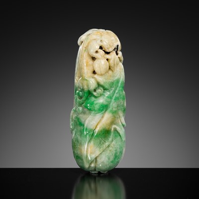 Lot 475 - AN APPLE-GREEN JADEITE ‘GOURD AND CHILONG’ PENDANT, LATE QING DYNASTY