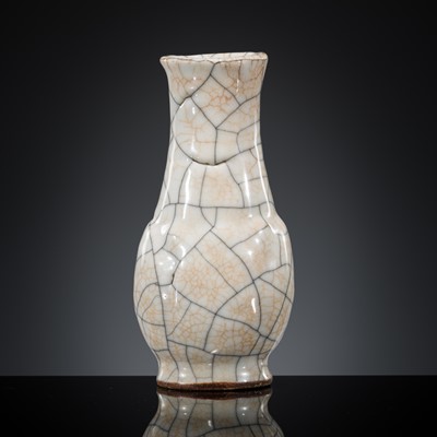 Lot 142 - A FINE GUAN-TYPE VASE, YUAN TO MING DYNASTY