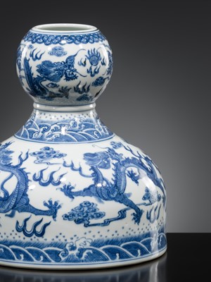 Lot 310 - A RARE BLUE AND WHITE ‘FIVE DRAGON’ VASE, DAOGUANG MARK, REPUBLICAN PERIOD OR EARLIER