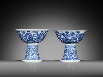 Lot 168 - AN EXCEEDINGLY RARE PAIR OF BLUE AND WHITE ‘EIGHT IMMORTALS’ STEM BOWLS, DAOGUANG MARK AND PERIOD, DATED 1845