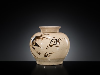 Lot 146 - A FINELY PAINTED CIZHOU ‘CRANE’ JAR, MING DYNASTY