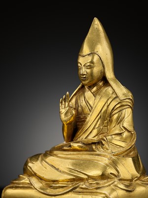 Lot 26 - A GILT-BRONZE FIGURE OF THE SIXTH PANCHEN LAMA, LOBZANG PALDEN YESHE