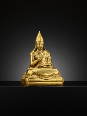 Lot 26 - A GILT-BRONZE FIGURE OF THE SIXTH PANCHEN LAMA, LOBZANG PALDEN YESHE