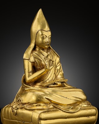 Lot 26 - A GILT-BRONZE FIGURE OF THE SIXTH PANCHEN LAMA, LOBZANG PALDEN YESHE