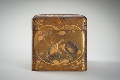 Lot 108 - A FINE LACQUER BOX AND COVER WITH BIRDS