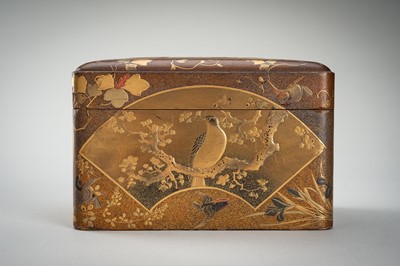 Lot 108 - A FINE LACQUER BOX AND COVER WITH BIRDS