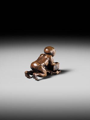 Lot 202 - ISSEKI: AN UNUSUAL WOOD NETSUKE OF A BLIND RAT CATCHER