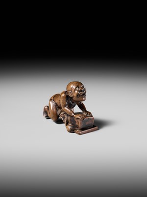 Lot 202 - ISSEKI: AN UNUSUAL WOOD NETSUKE OF A BLIND RAT CATCHER