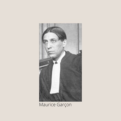 Lot 104 - A GOLD LACQUER KOGO (INCENSE BOX) AND COVER WITH FLOWERS