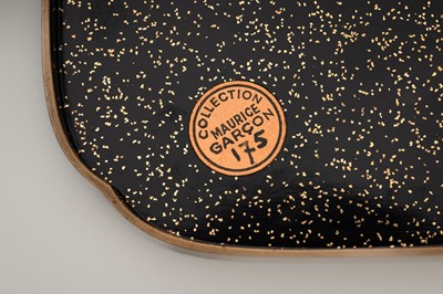 Lot 104 - A GOLD LACQUER KOGO (INCENSE BOX) AND COVER WITH FLOWERS