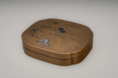 Lot 104 - A GOLD LACQUER KOGO (INCENSE BOX) AND COVER WITH FLOWERS
