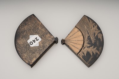 Lot 100 - A BLACK AND GOLD LACQUER FAN-SHAPED KOGO (INCENSE BOX) AND COVER