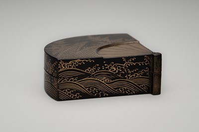 Lot 100 - A BLACK AND GOLD LACQUER FAN-SHAPED KOGO (INCENSE BOX) AND COVER