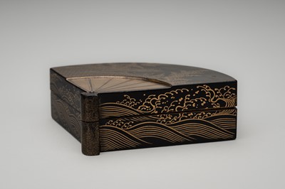 Lot 100 - A BLACK AND GOLD LACQUER FAN-SHAPED KOGO (INCENSE BOX) AND COVER
