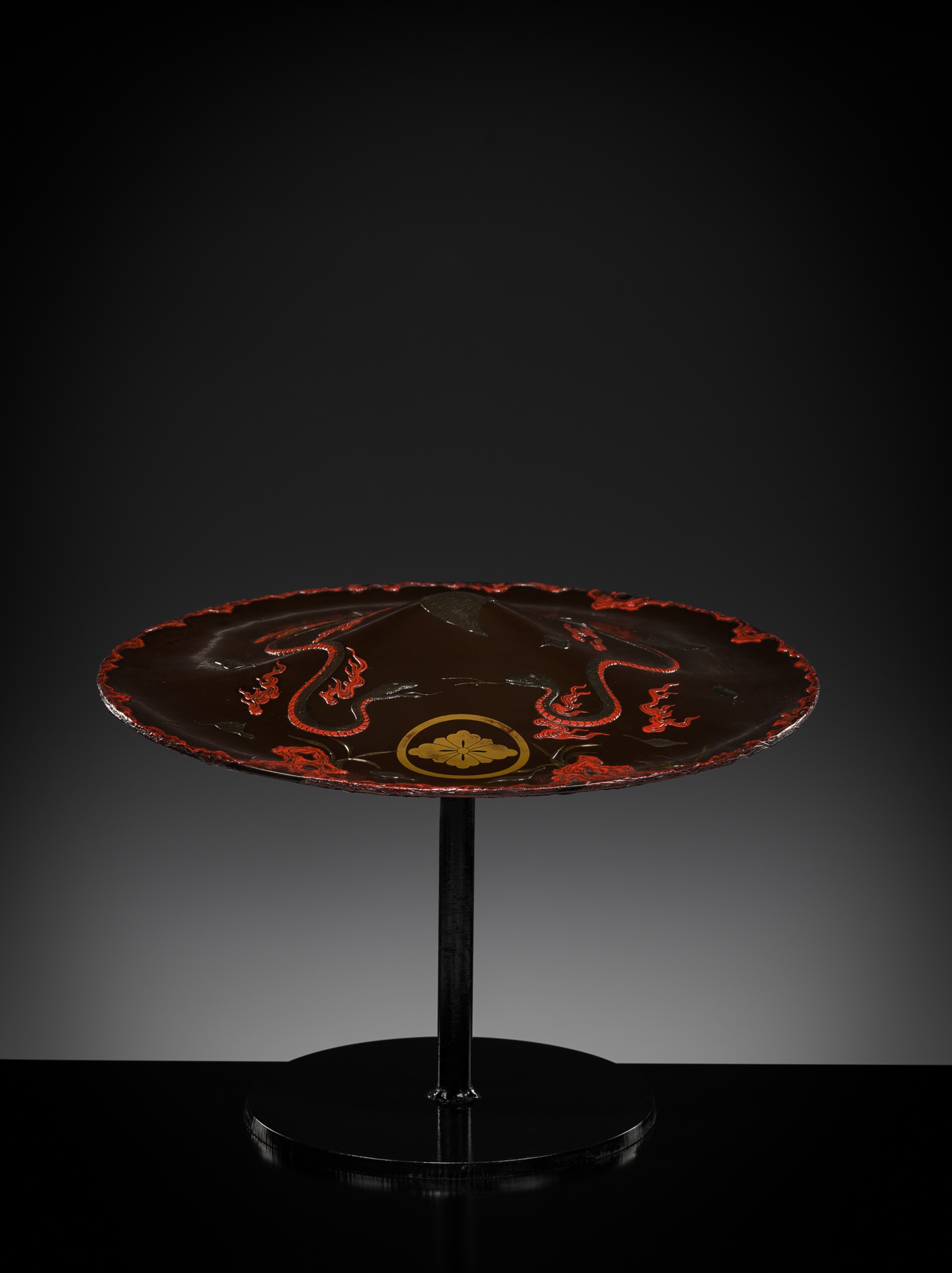 Lot 127 - A RARE LACQUERED WOOD JINGASA (WAR HAT) WITH