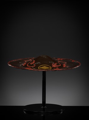 Lot 127 - A RARE LACQUERED WOOD JINGASA (WAR HAT) WITH SNAKES AND HANABISHI MON