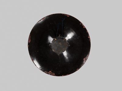 Lot 127 - A RARE LACQUERED WOOD JINGASA (WAR HAT) WITH SNAKES AND HANABISHI MON