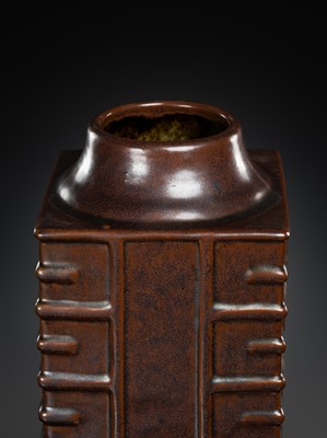 Lot 164 - AN IRON-RUST-GLAZED ‘IMITATION BRONZE’ VASE, CONG, 18TH CENTURY