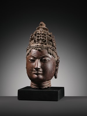 Lot 195 - A RED SANDSTONE HEAD OF VISHNU, WESTERN RAJASTHAN, 12TH-13TH CENTURY