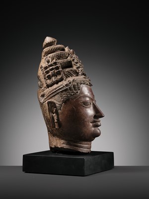 Lot 195 - A RED SANDSTONE HEAD OF VISHNU, WESTERN RAJASTHAN, 12TH-13TH CENTURY