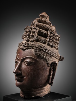 Lot 195 - A RED SANDSTONE HEAD OF VISHNU, WESTERN RAJASTHAN, 12TH-13TH CENTURY