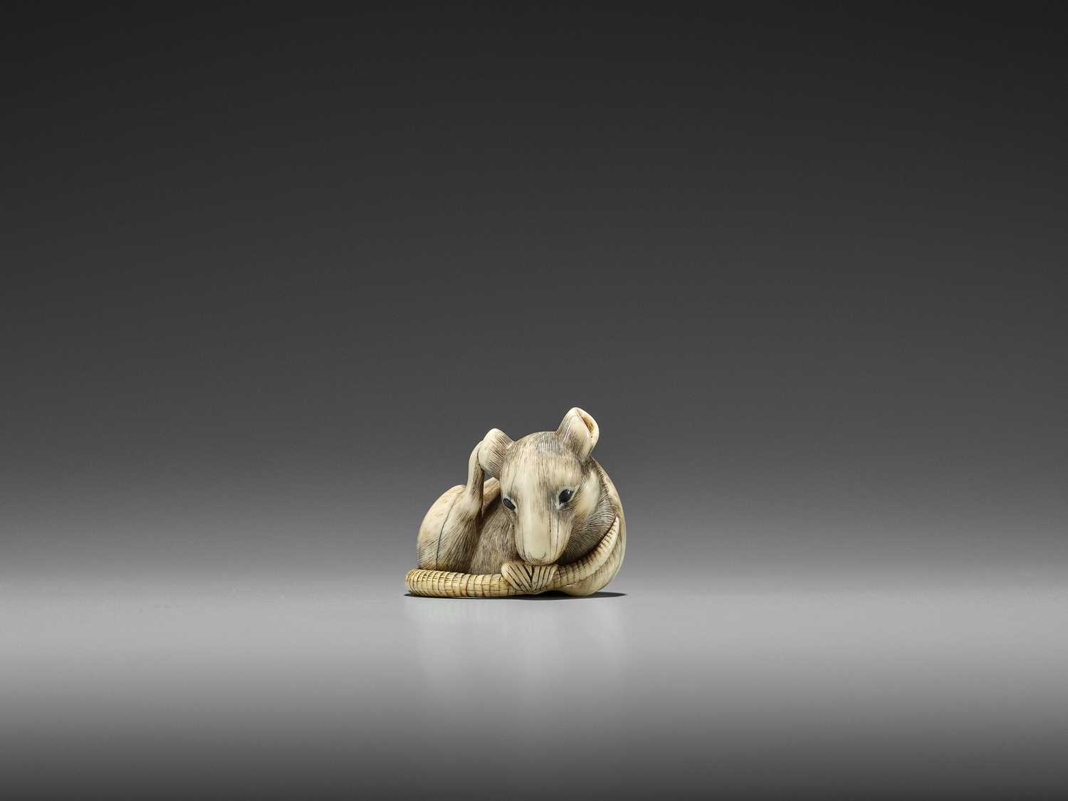 Lot 48 - AN EXCEPTIONAL KYOTO SCHOOL IVORY NETSUKE OF A RAT