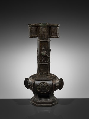 Lot 385 - A LARGE AND INSCRIBED BRONZE ARROW VASE, TOUHU, YUAN DYNASTY